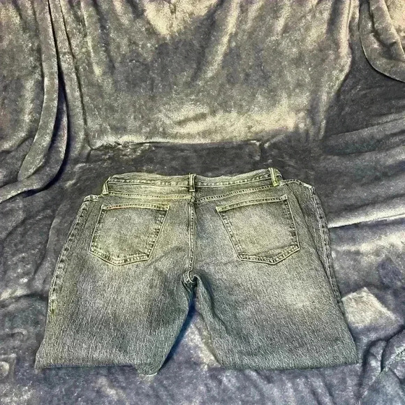 Old Navy Relaxed Slim Taper Jeans - Picture 2 of 4